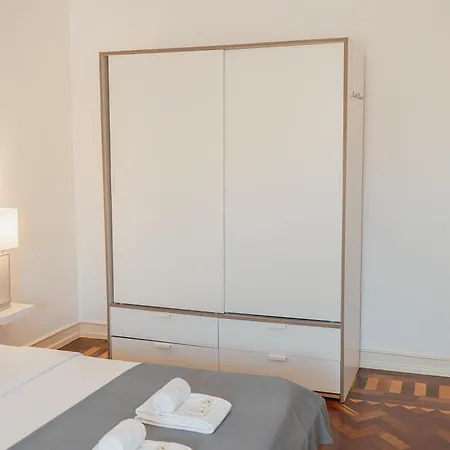 Gaspar House In Areeiro By Hosty