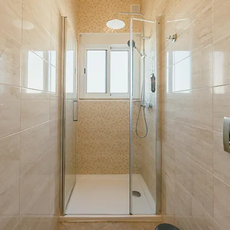 Gaspar House In Areeiro By Hosty Gasthof